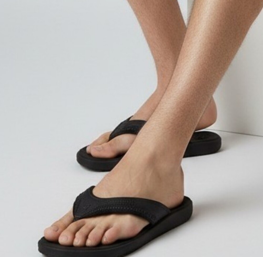 Kuailu Men's Black Flip Flop Sandals. Size 14.